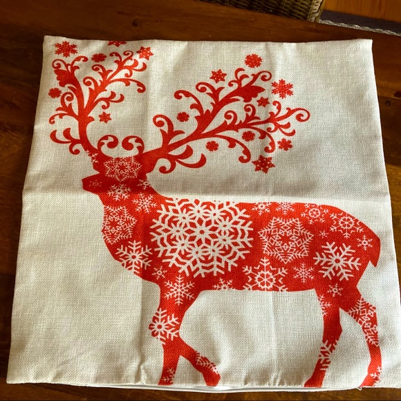 NEW Bundle of 2 Christmas Pillow Cases / Covers Reindeer / Elk & Santa W/ Zipper - Picture 2 of 9